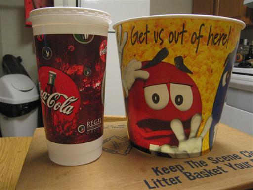 Detail of the 1.5 liter soda cup and 5.25 liter popcorn tub